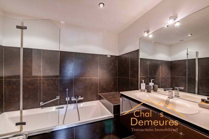 Image No.12-6 Bed House for sale