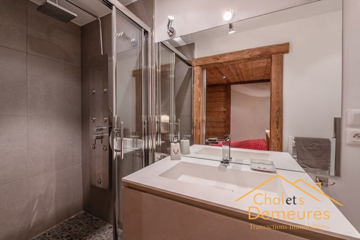 Image No.18-6 Bed House for sale