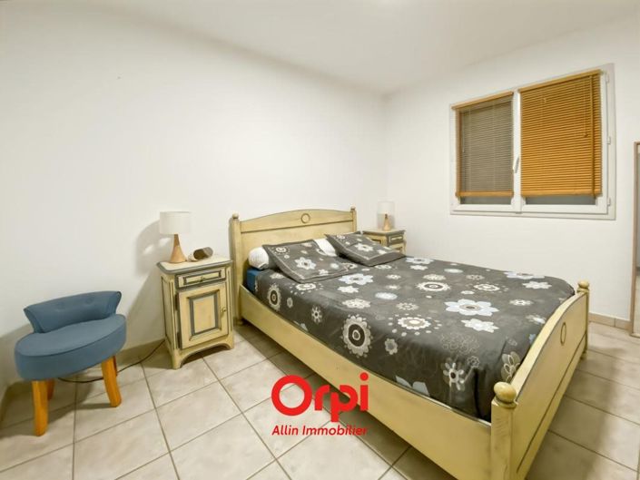 Image No.18-4 Bed House for sale