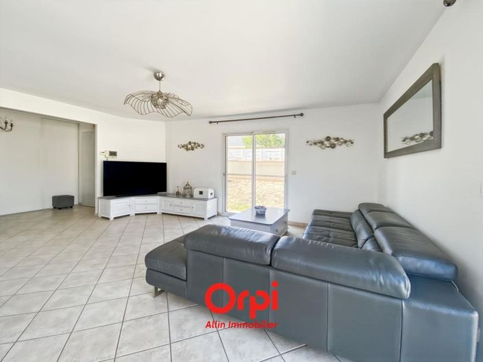 Image No.7-4 Bed House for sale