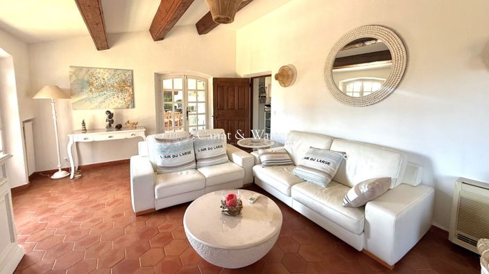 Image No.8-5 Bed House for sale