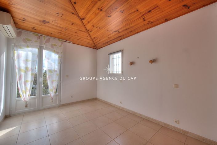 Image No.16-3 Bed House for sale