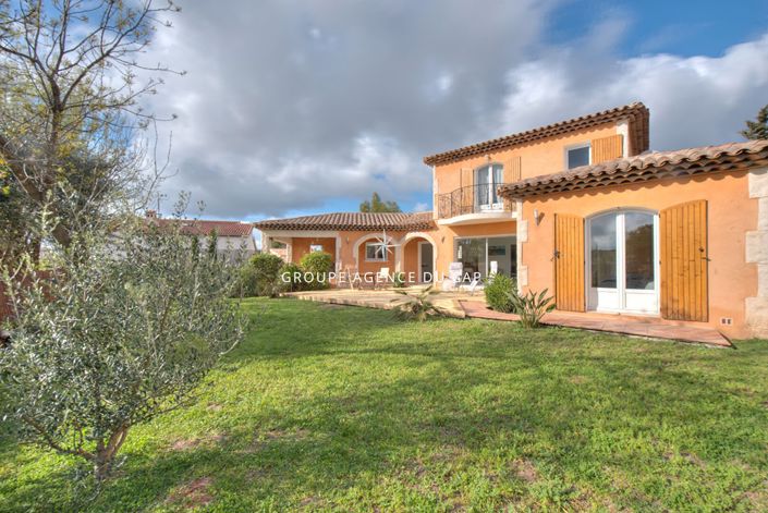Image No.17-3 Bed House for sale