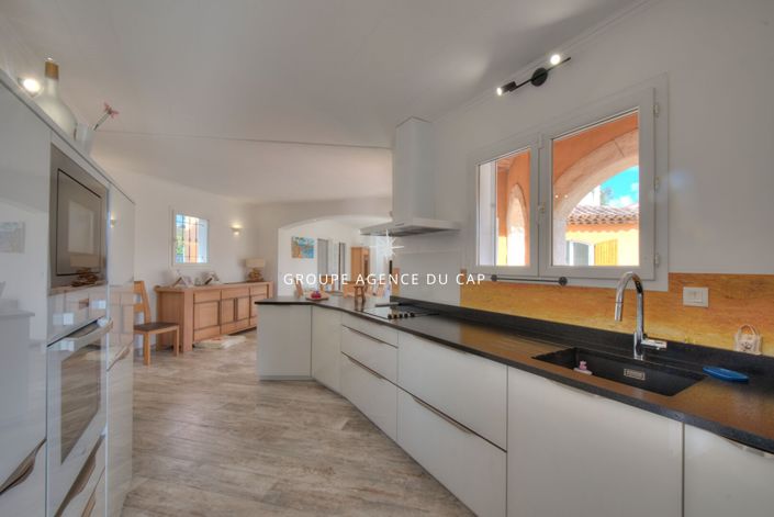 Image No.3-3 Bed House for sale