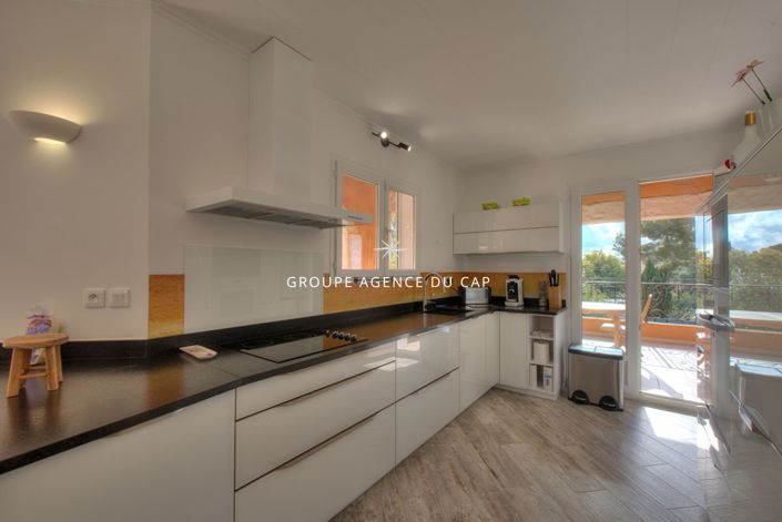 Image No.6-3 Bed House for sale