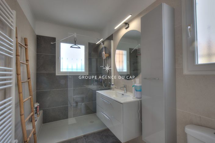 Image No.9-3 Bed House for sale