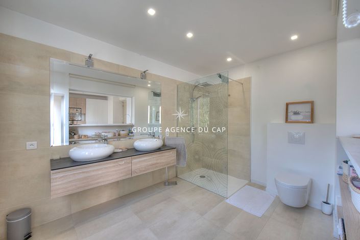 Image No.15-4 Bed House for sale