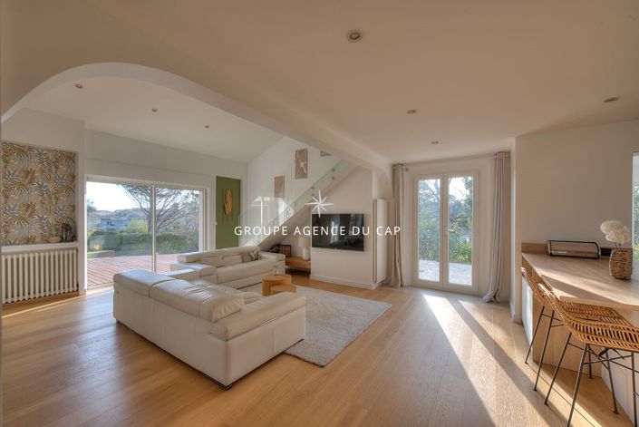 Image No.5-4 Bed House for sale