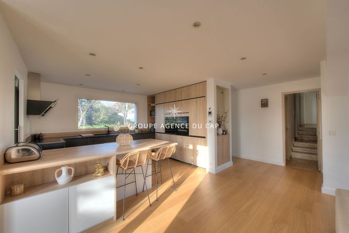 Image No.7-4 Bed House for sale