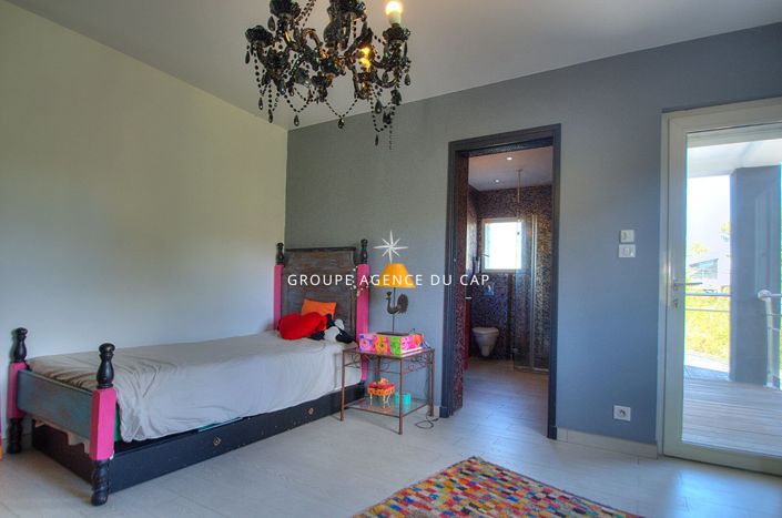 Image No.13-6 Bed House for sale