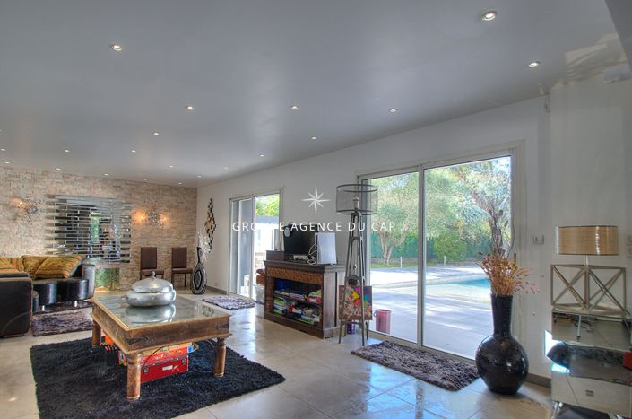 Image No.2-6 Bed House for sale