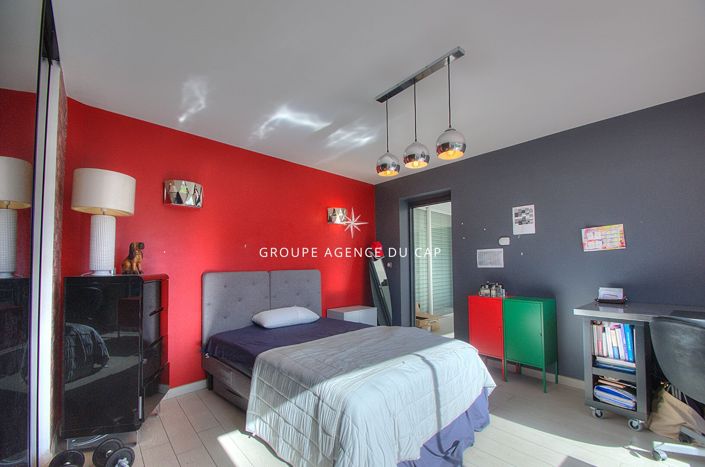 Image No.5-6 Bed House for sale