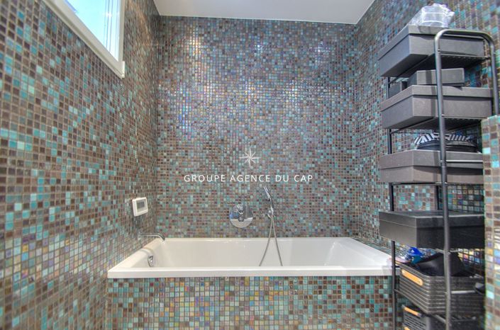 Image No.6-6 Bed House for sale