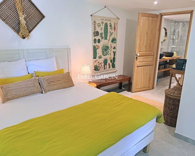 Image No.6-5 Bed House for sale