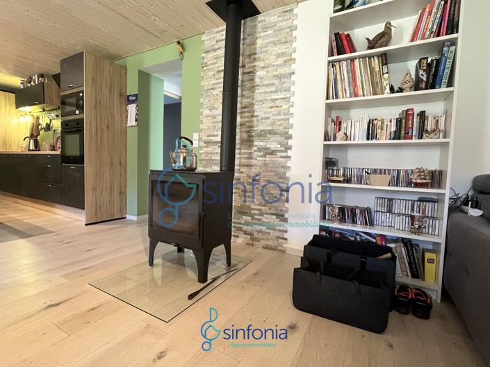 Image No.9-6 Bed House for sale