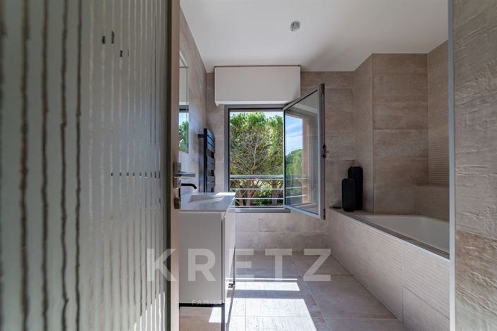 Image No.16-4 Bed House for sale