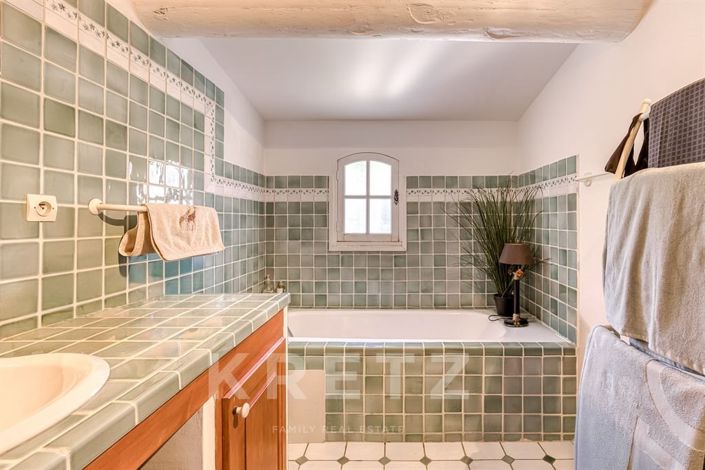 Image No.25-4 Bed House for sale