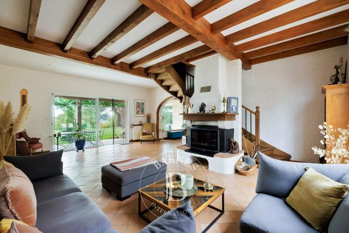 Image No.10-5 Bed House for sale