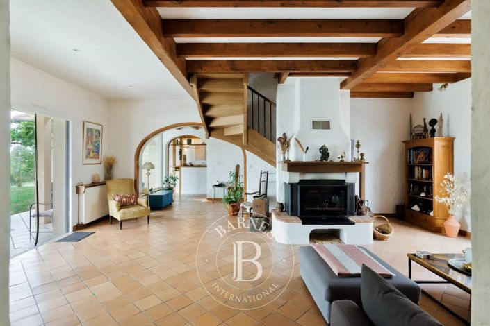 Image No.11-5 Bed House for sale