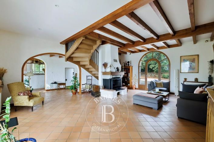 Image No.12-5 Bed House for sale