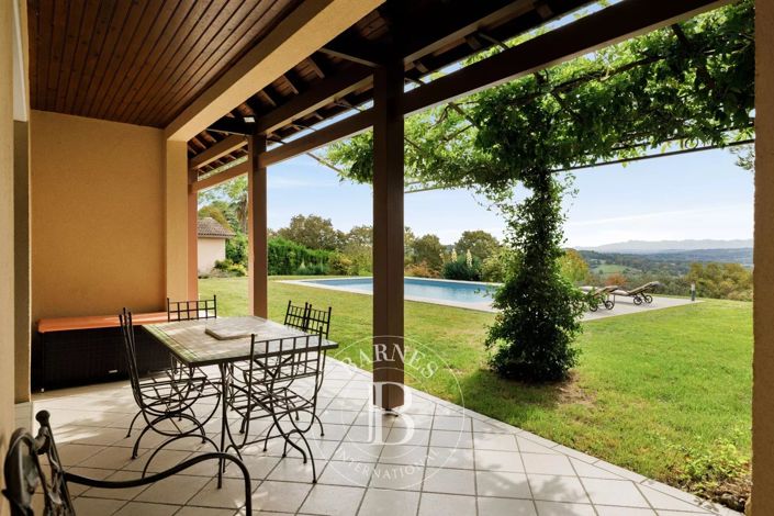 Image No.17-5 Bed House for sale