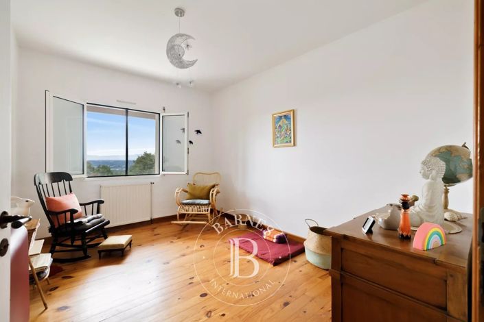 Image No.18-5 Bed House for sale