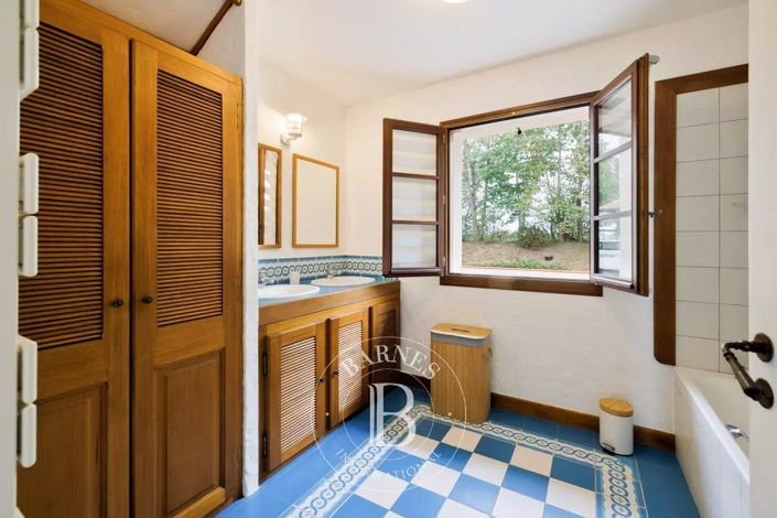 Image No.19-5 Bed House for sale