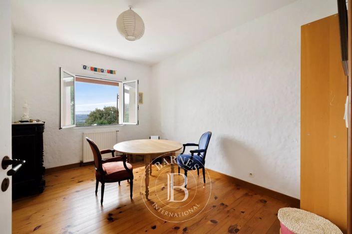 Image No.20-5 Bed House for sale