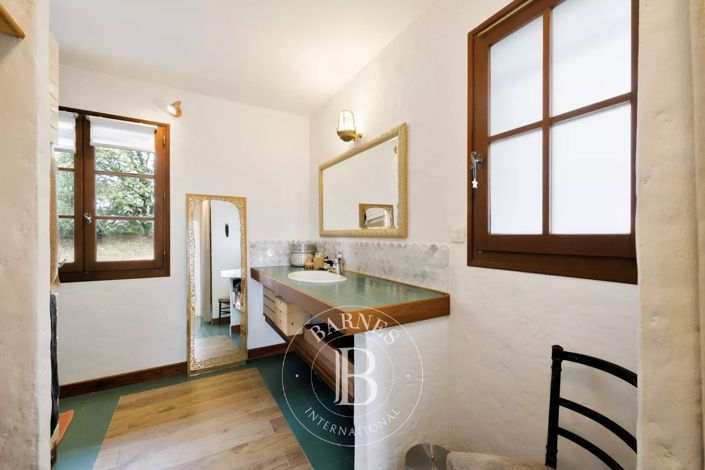 Image No.24-5 Bed House for sale