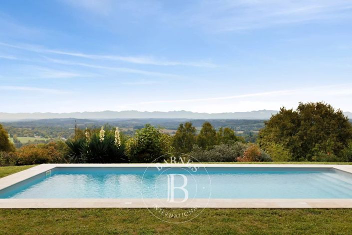 Image No.6-5 Bed House for sale