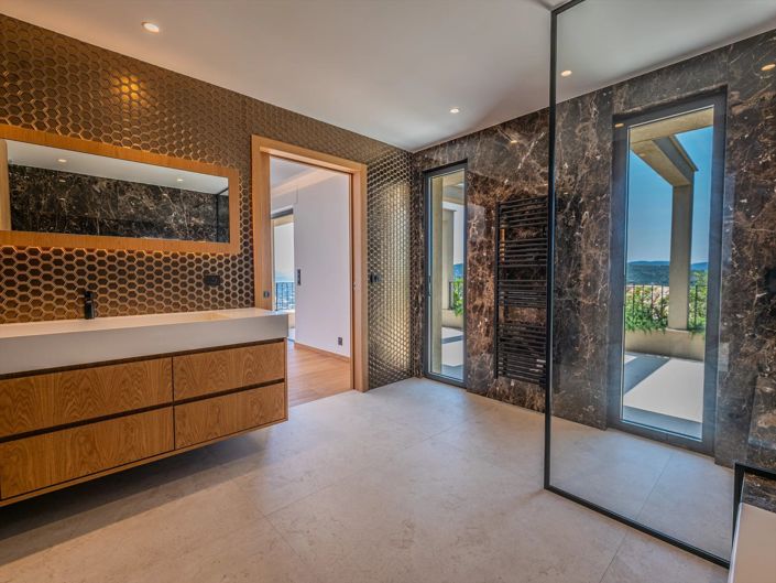 Image No.10-7 Bed House for sale