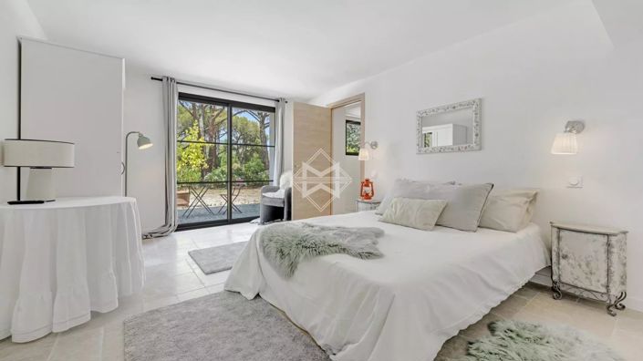 Image No.13-6 Bed House for sale