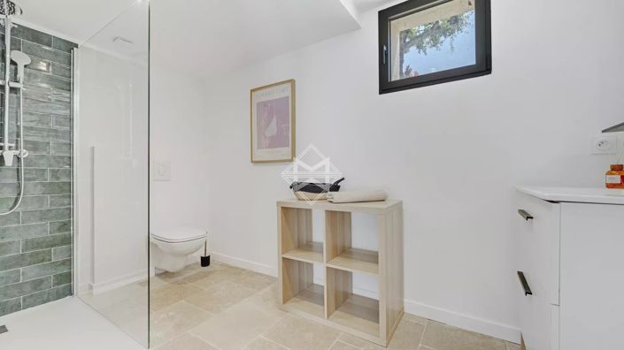 Image No.16-6 Bed House for sale