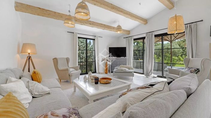 Image No.9-6 Bed House for sale