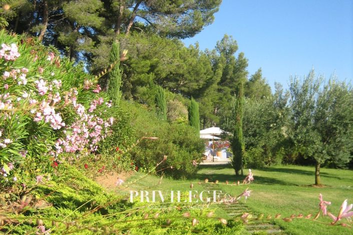 Image No.16-6 Bed House for sale