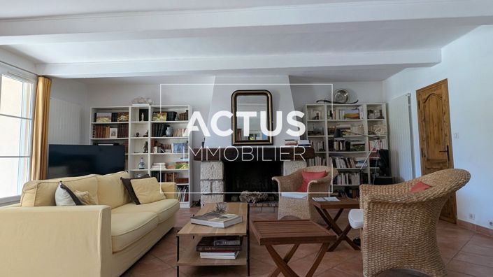 Image No.12-5 Bed House for sale