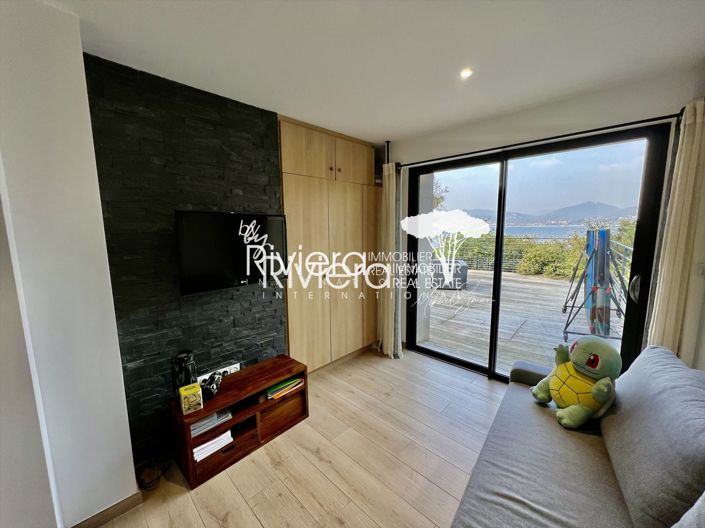 Image No.25-4 Bed House for sale