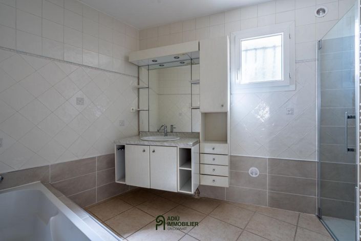 Image No.9-3 Bed House for sale