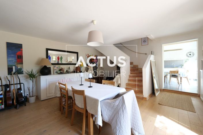 Image No.2-4 Bed House for sale