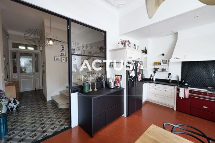Image No.6-5 Bed House for sale