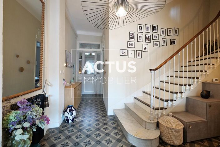 Image No.7-5 Bed House for sale