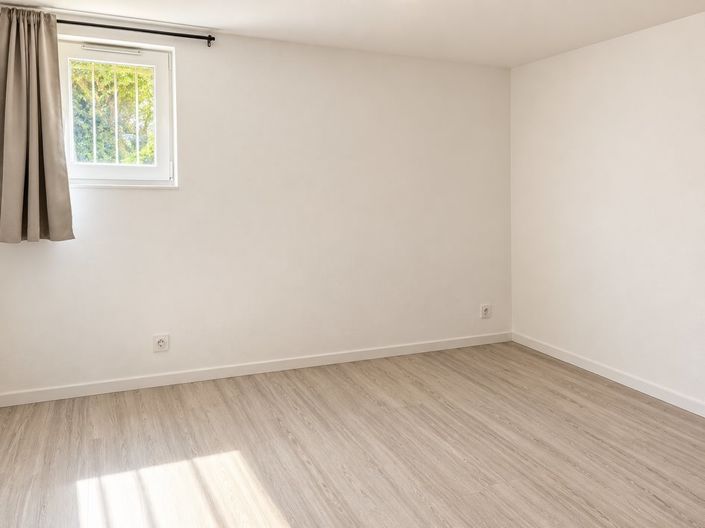 Image No.16-5 Bed House for sale