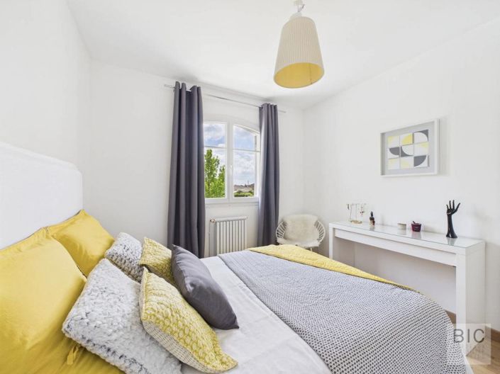 Image No.10-5 Bed House for sale
