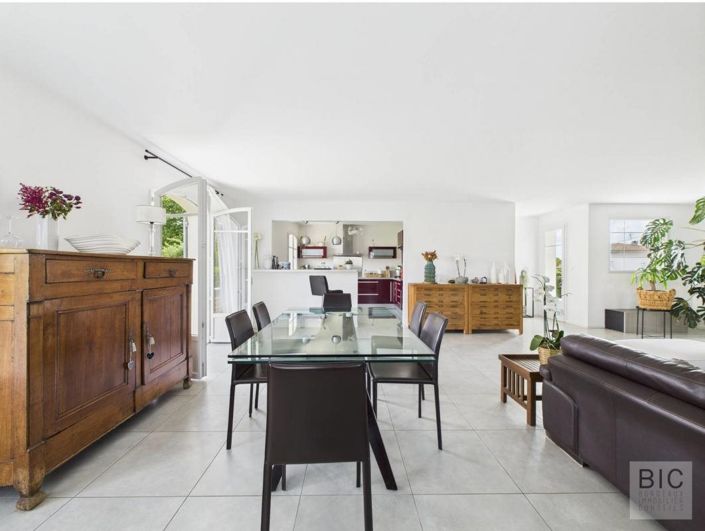 Image No.5-5 Bed House for sale