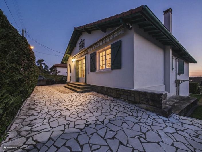 Image No.2-4 Bed House for sale