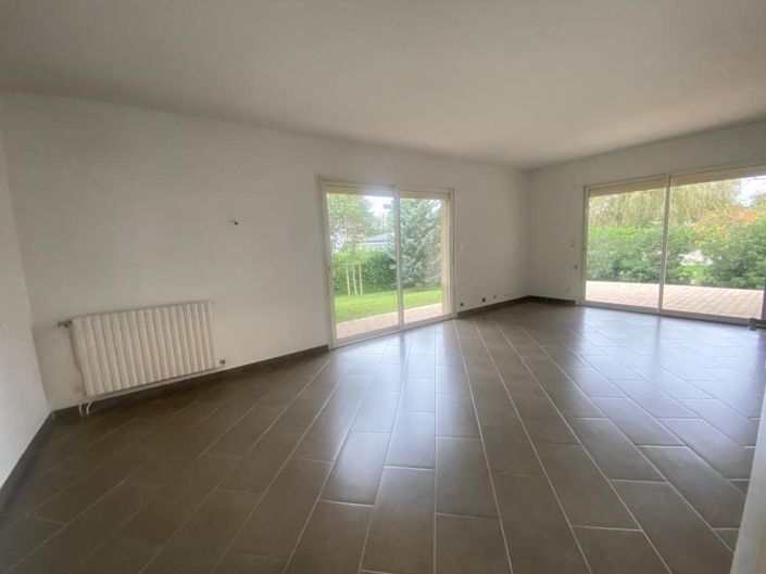 Image No.9-5 Bed House for sale