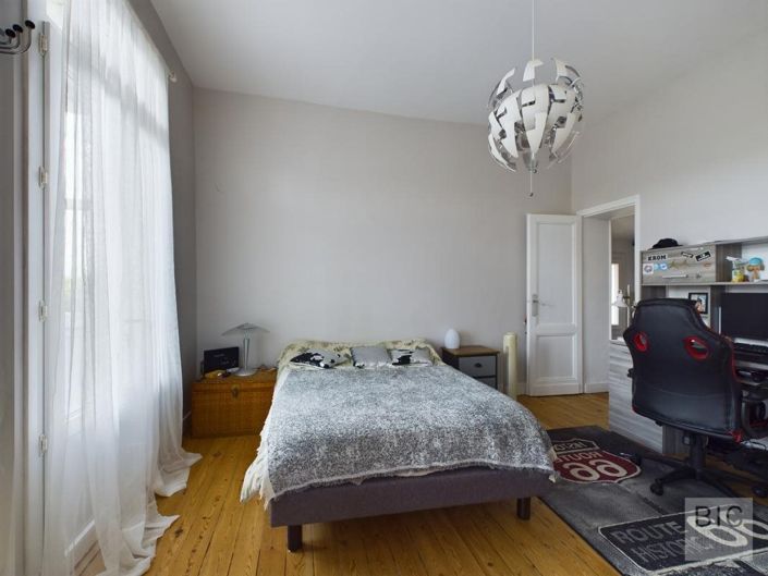 Image No.12-6 Bed House for sale