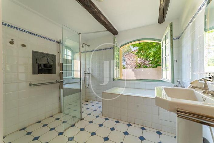 Image No.10-6 Bed House for sale