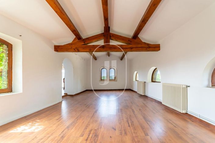 Image No.6-6 Bed House for sale