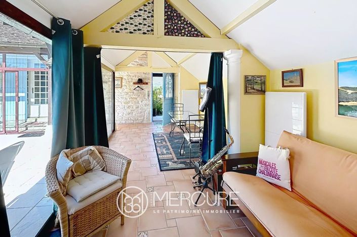 Image No.8-5 Bed House for sale